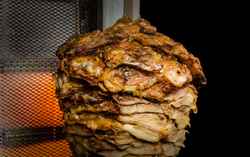 Kebab não é só sanduíche: aprenda como fazer churrasco de
